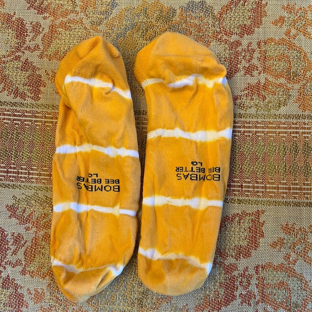 Bombas Low Cut No Show socks in Tie Dye. Size Large
